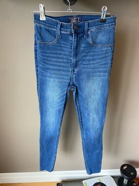 Abercrombie&Fitch ultra high rise jean legging size 2/26